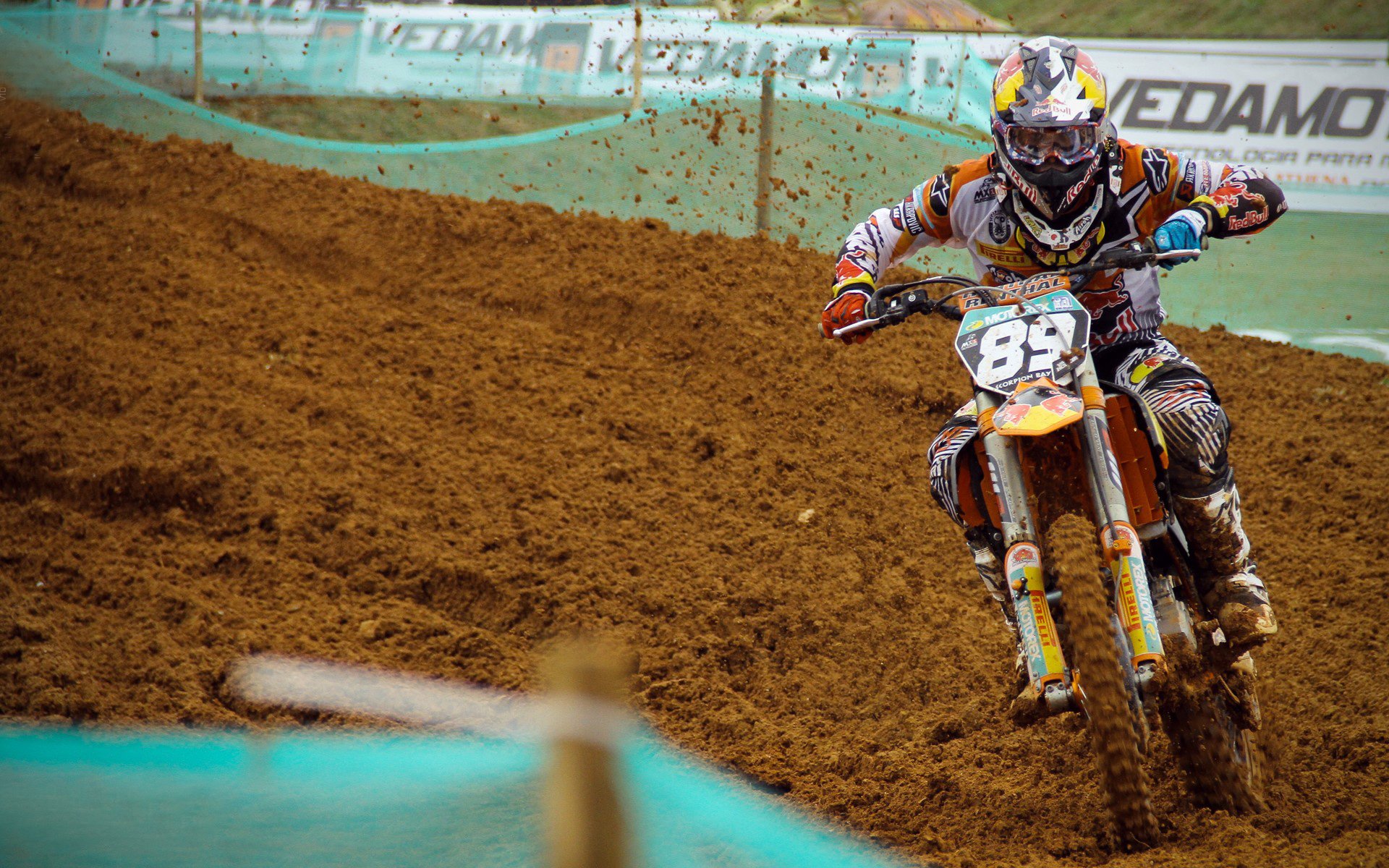 亚博-羽毛球赛场焦点！比利时队对阵意大利队，关键一战，双方鏖战至最后一刻