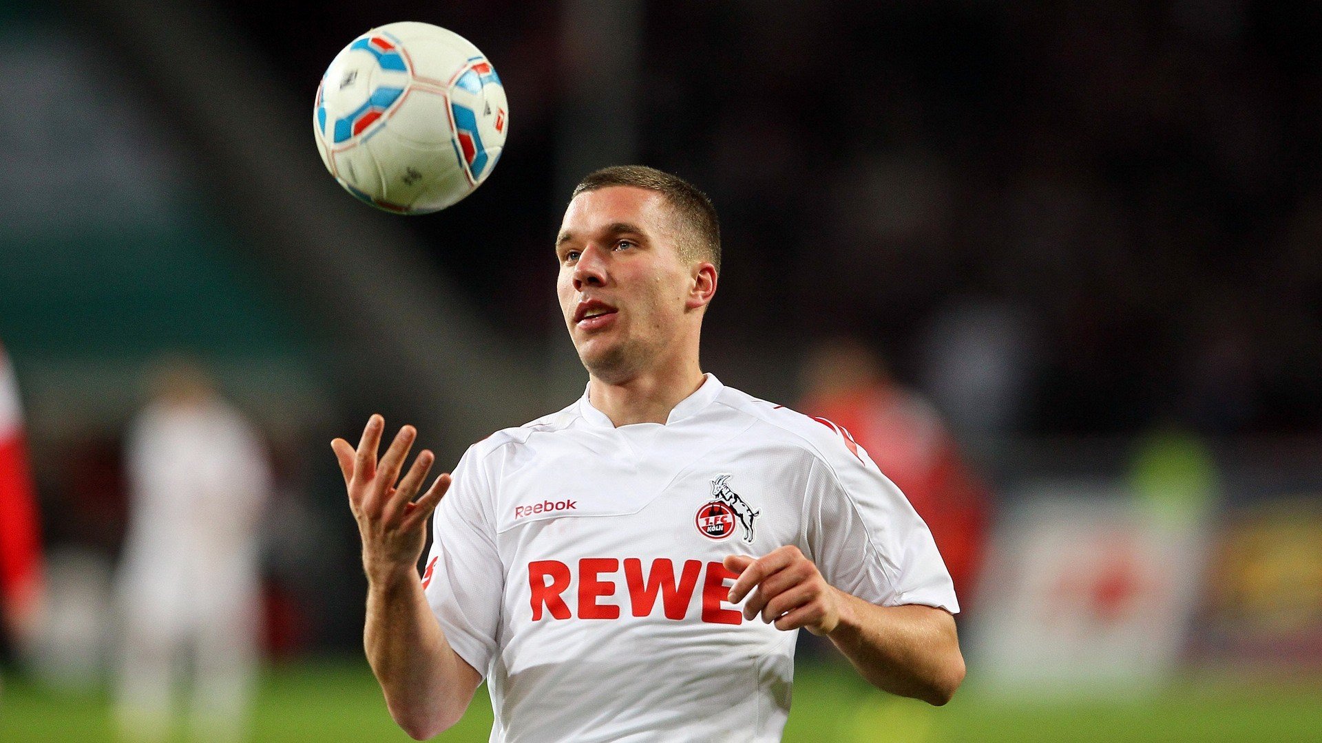 亚博体育-F1赛车赛场焦点！葡萄牙队对阵巴西队，球星闪耀，全场焦点无人能挡